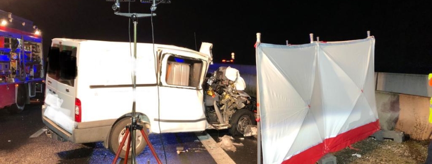 Verkehrsunfall: Unfallwagen wurde aufgeschnitten